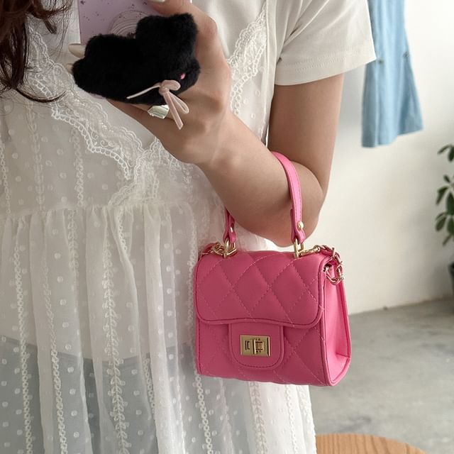 Strap Flap Crossbody Chain Quilted Bag