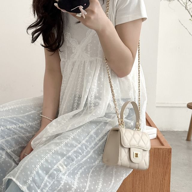 Strap Flap Crossbody Chain Quilted Bag