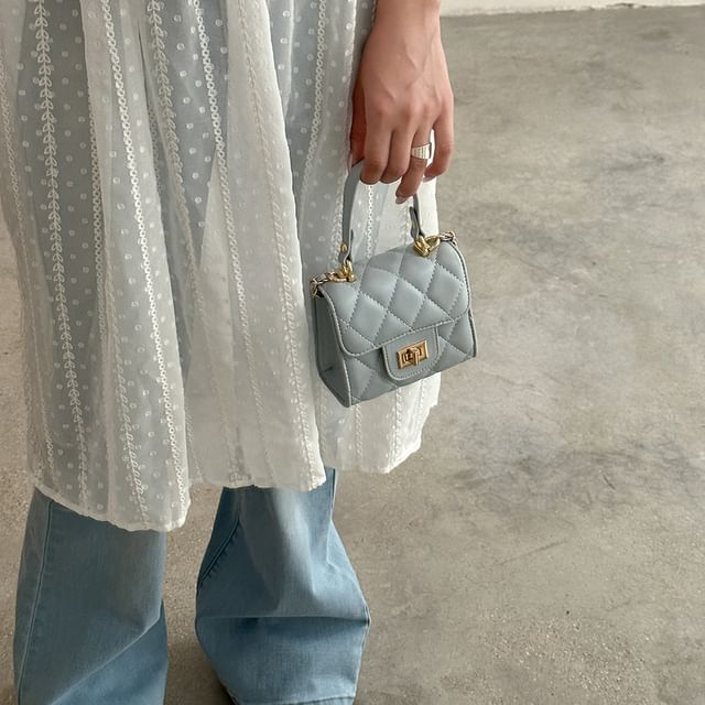 Strap Flap Crossbody Chain Quilted Bag