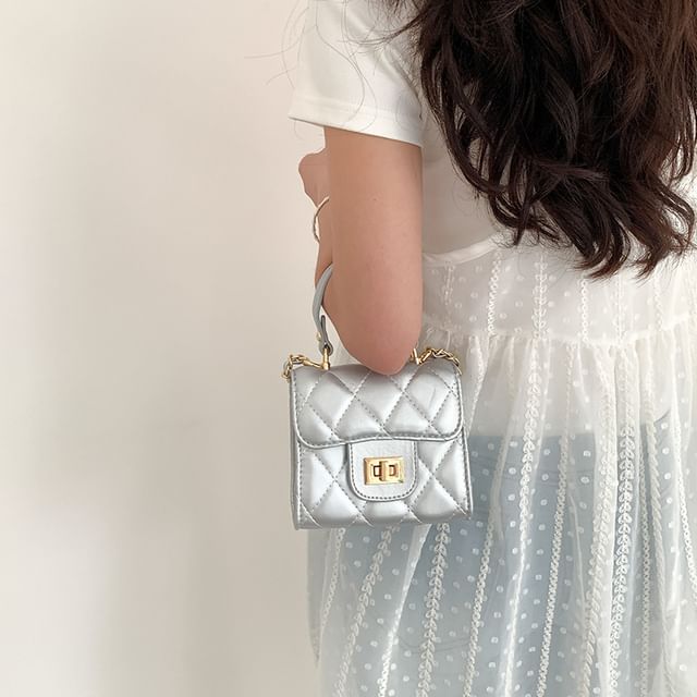 Strap Flap Crossbody Chain Quilted Bag