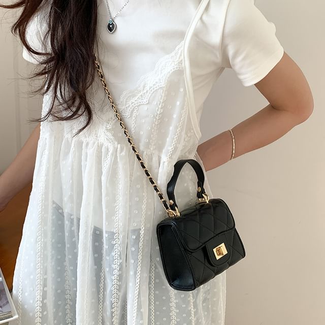 Strap Flap Crossbody Chain Quilted Bag
