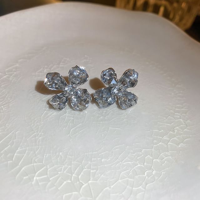 Faux (Various Crystal Alloy Butterfly Designs) Stud Earring / Floral Pearl