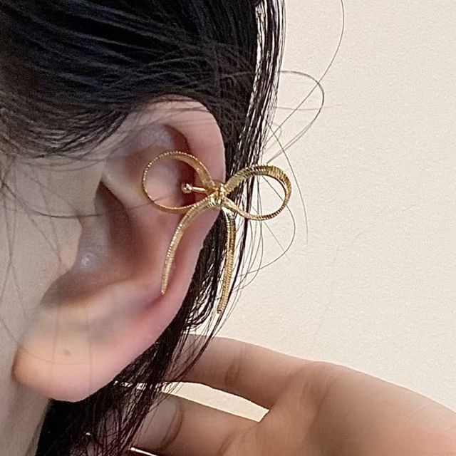 Bow Snake Chain Ear Cuff