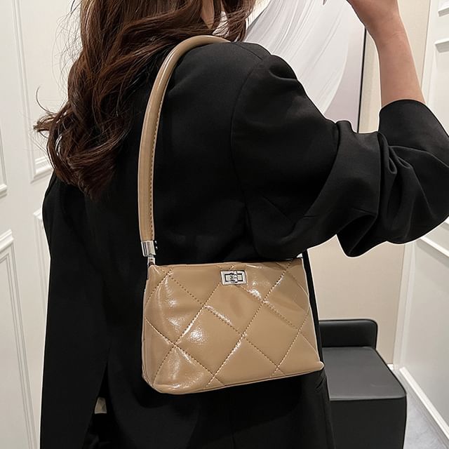 Bucket Bag Quilted Twisted