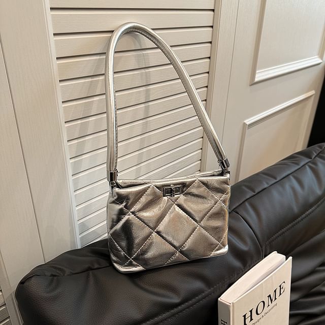 Bucket Bag Quilted Twisted