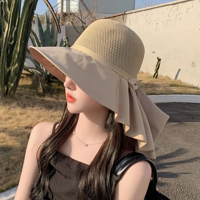 Flap Bow Neck with Sun Hat