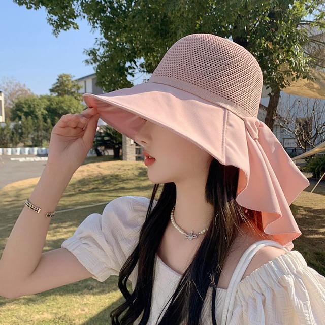 Flap Bow Neck with Sun Hat
