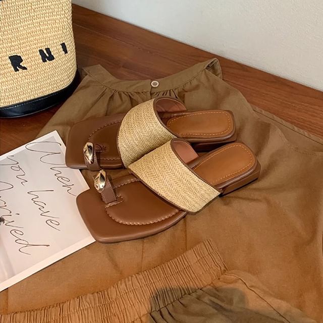Loop Toe Straw Sandals