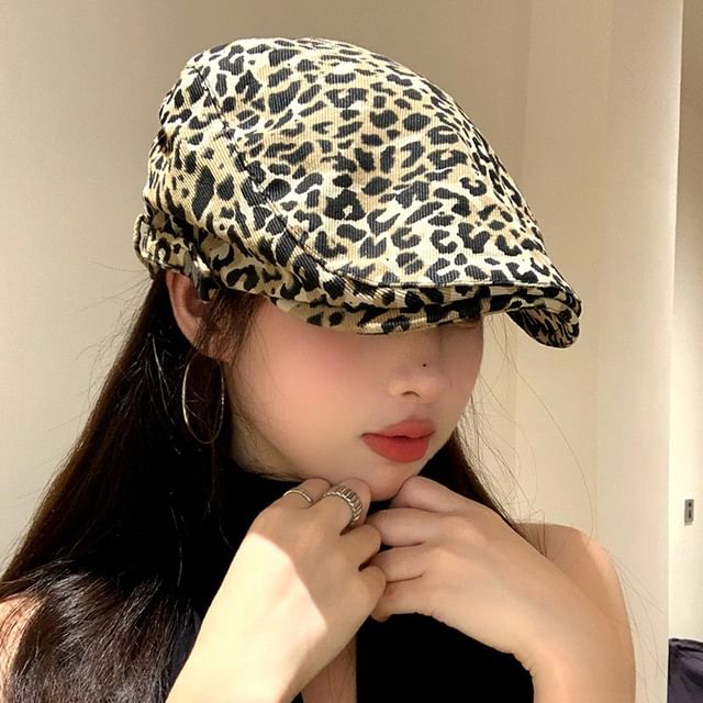 Cap Leopard Flat Print