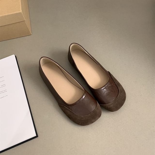 Round Faux Flats Leather Toe