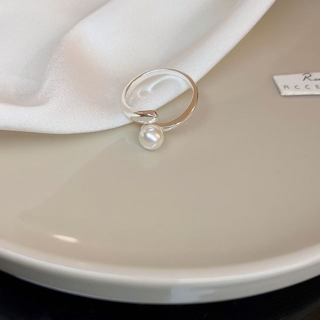 Freshwater Ring Open Pearl