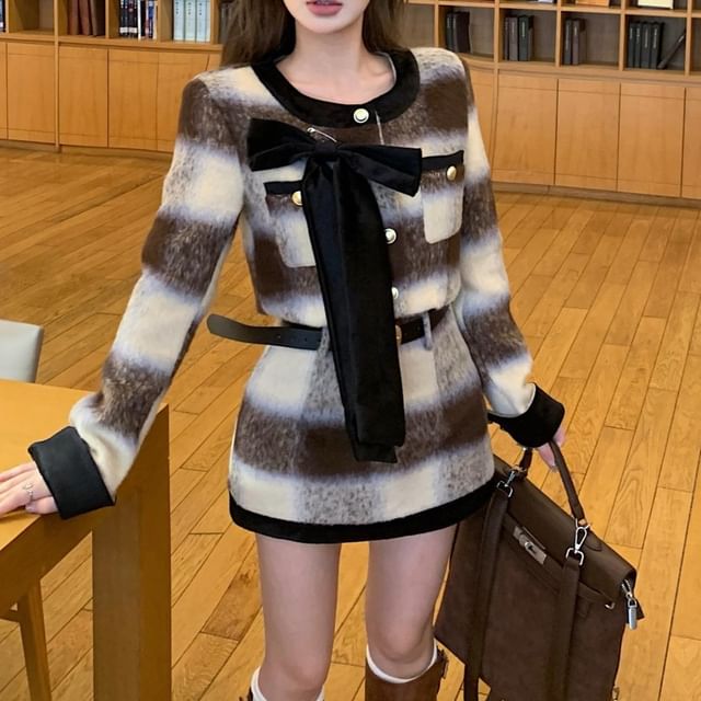 Trim / Bow Crop Contrast Accent Crew Skirt Jacket Rise Button-Up High Plaid Pencil Mini Neck