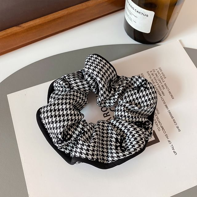 Ribbon Pattern Plaid Scrunchie