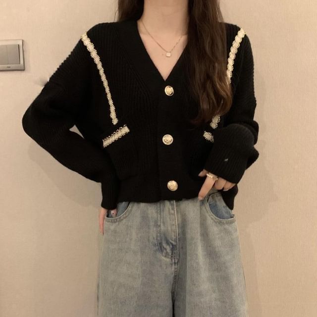 Elongated Sleeve V-Neck Contrast Trim Button Crop Top