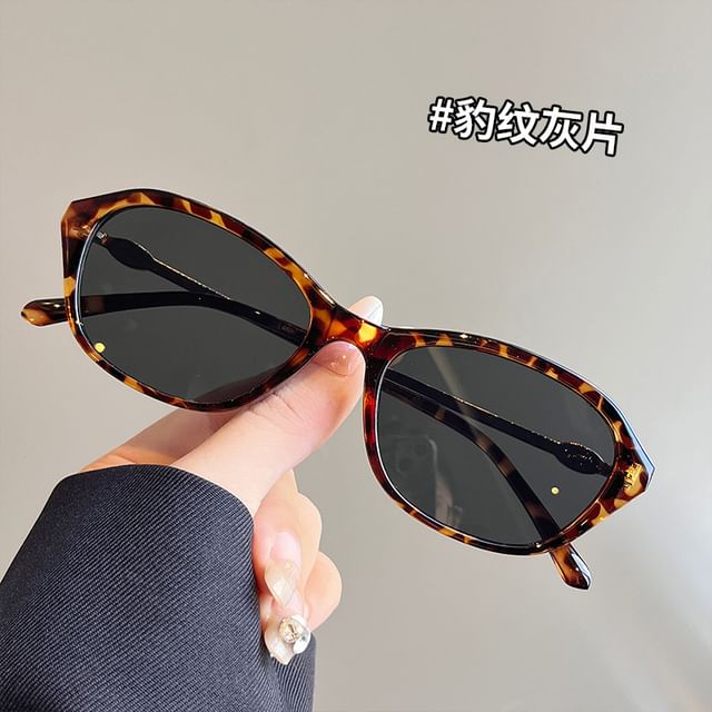 Frame Oval Sunglasses Glitter
