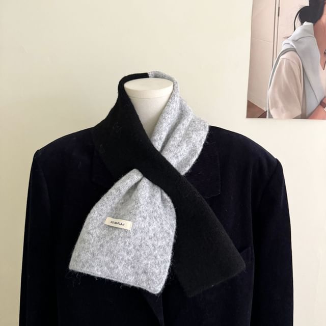Two-Tone Scarf Knit