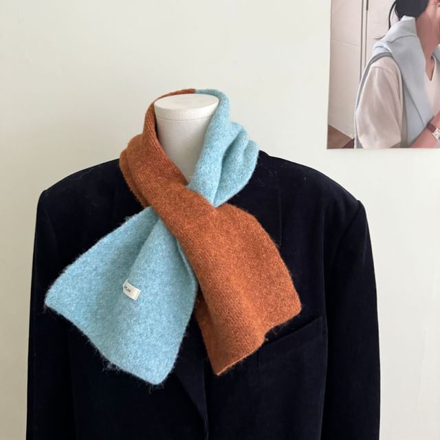 Two-Tone Scarf Knit