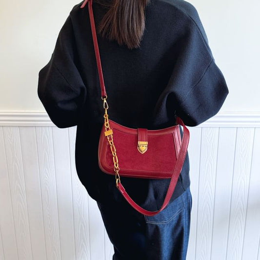 Chain Strap Heart Buckle Crossbody Bag