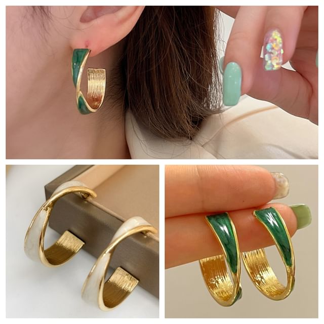 Open Alloy Galaxy Twisted Hoop Earring