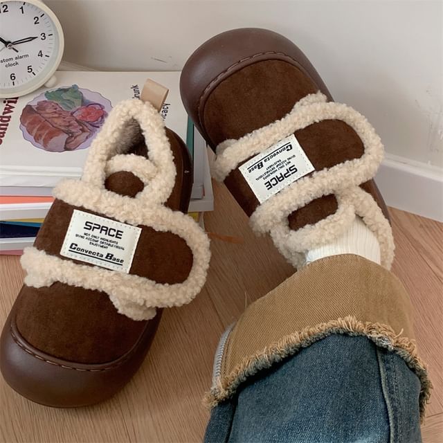 Label Applique Short Snow Boots