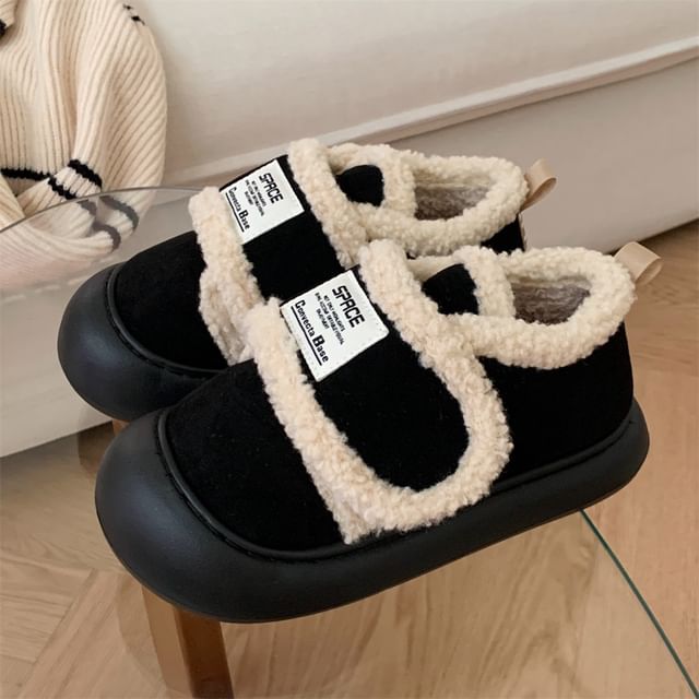 Label Applique Short Snow Boots