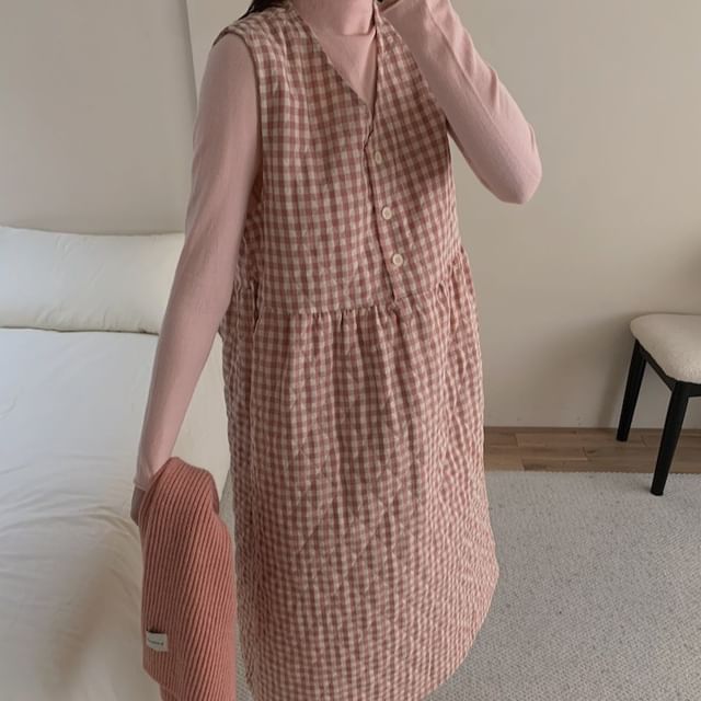 Long-Sleeve Mock Neck Plain Tee / V-Neck Gingham Quilted Half-Buttoned Midi Jumper Dress
