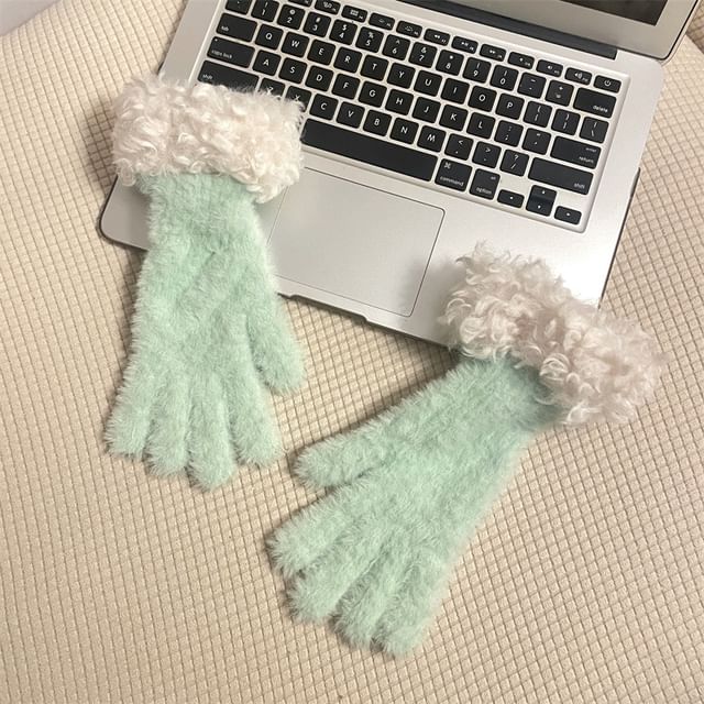 Gloves Two Fluffy Trim Tone
