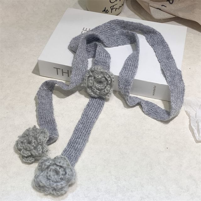 Detail Narrow Knit Flower Scarf