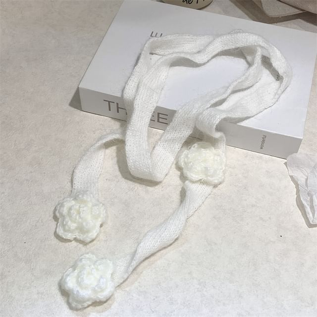 Detail Narrow Knit Flower Scarf