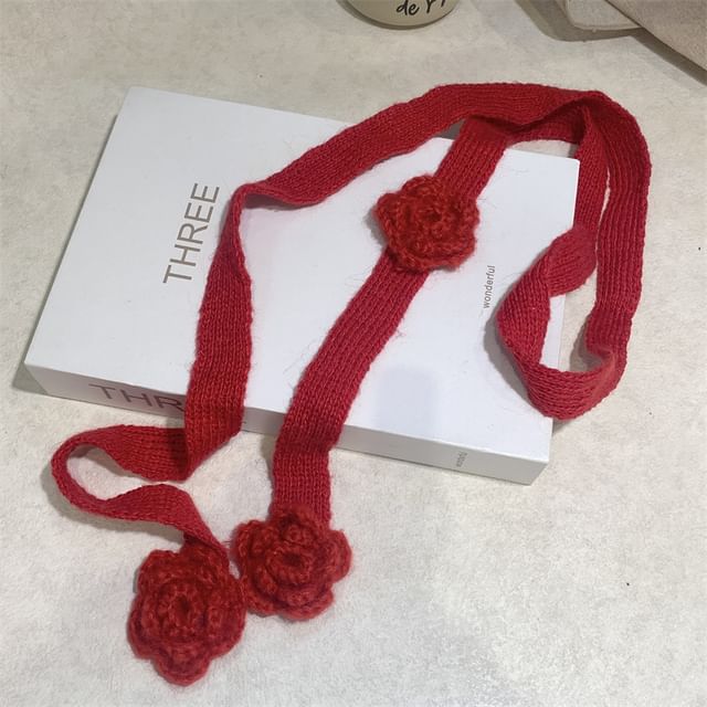 Detail Narrow Knit Flower Scarf