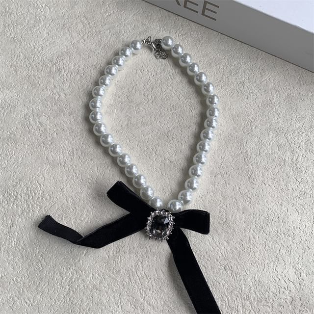Faux Pearl Bow Choker