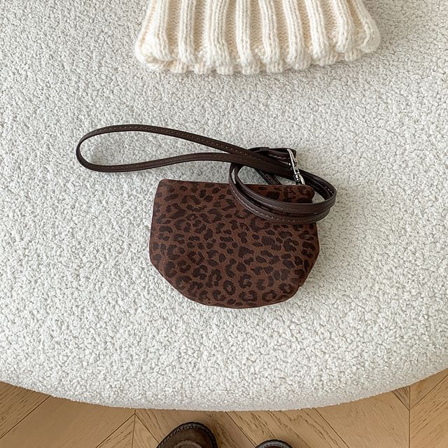 Print Pouch Leopard Necklace