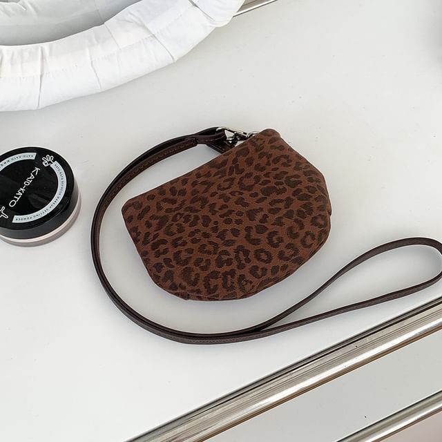 Print Pouch Leopard Necklace