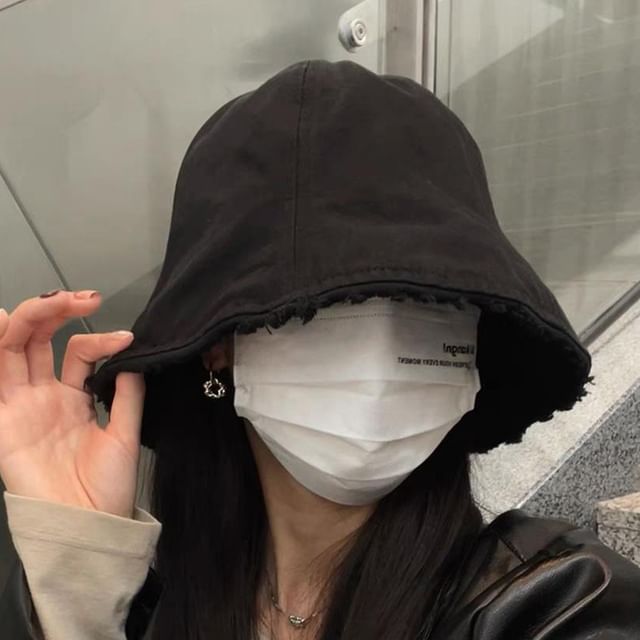 Bucket Frayed Plain Hat