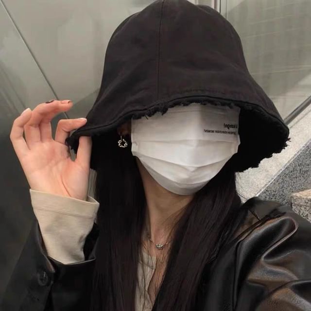 Bucket Frayed Plain Hat