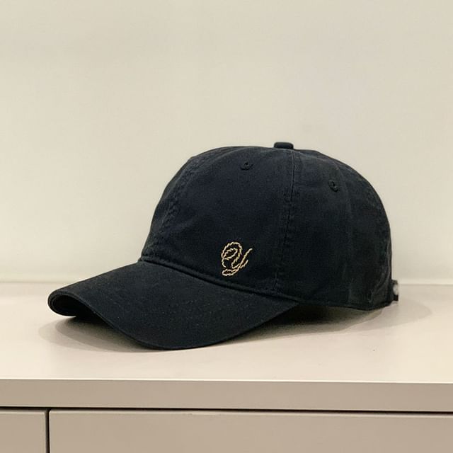 Cap Embroidered Letter