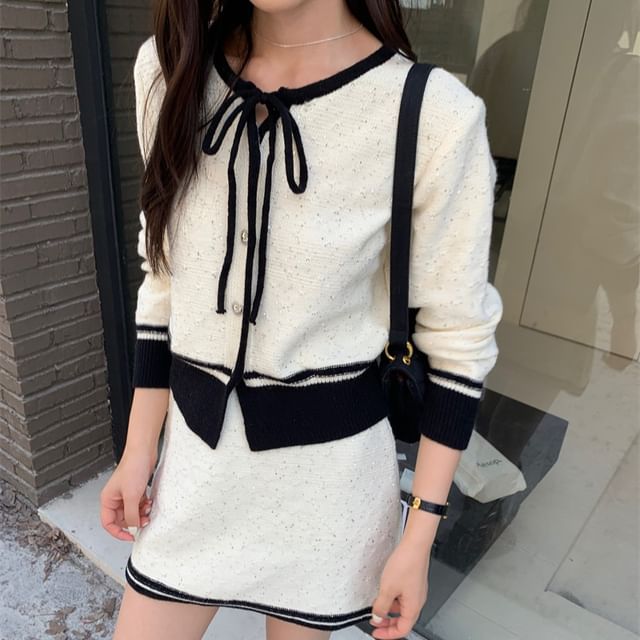 Set: Contrast Trim Crop Top & High-Rise Mini Pencil Knit Skirt