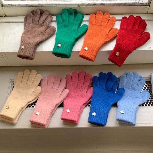 Knit Heart Buttoned Gloves