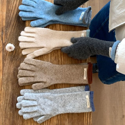 Knit Trim Gloves Contrast Applique