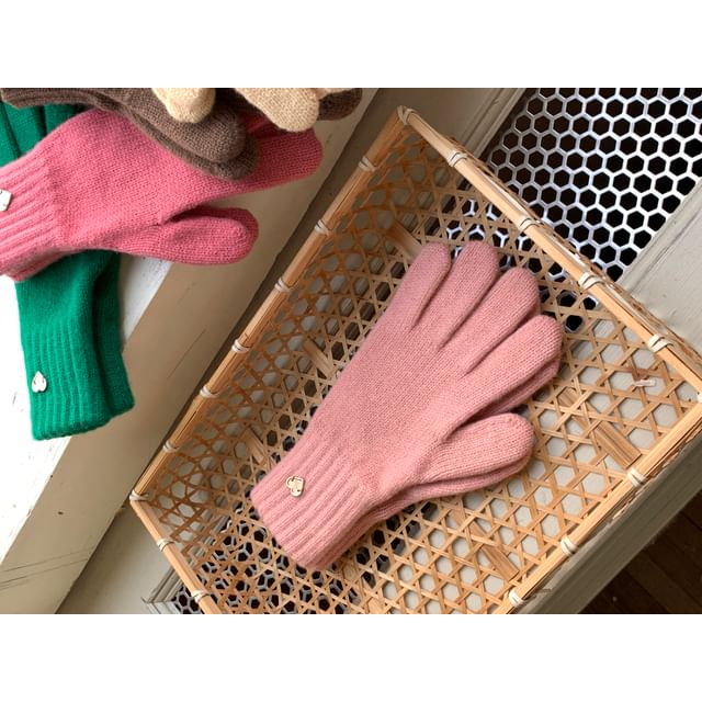 Knit Heart Buttoned Gloves