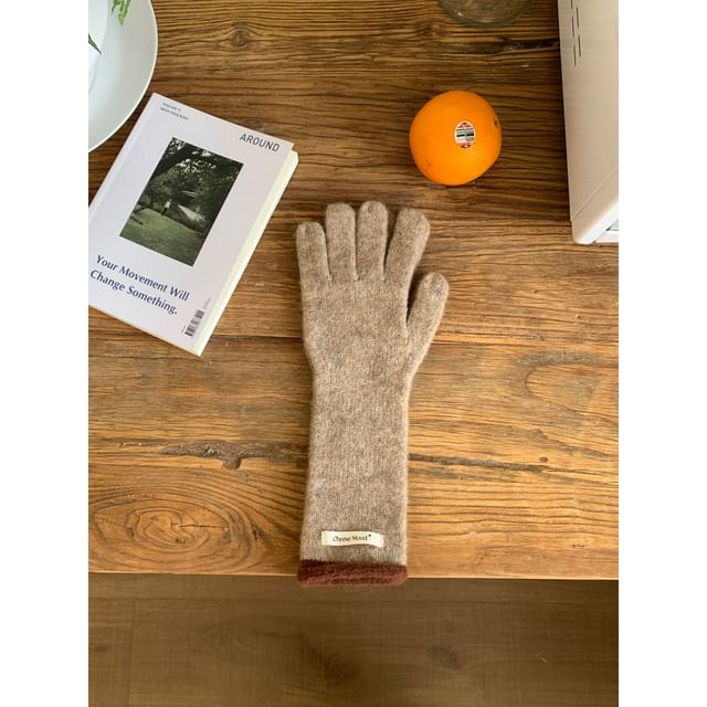 Knit Trim Gloves Contrast Applique