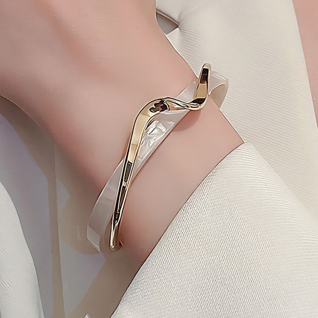 Print Twisted Open Bangle / Leopard