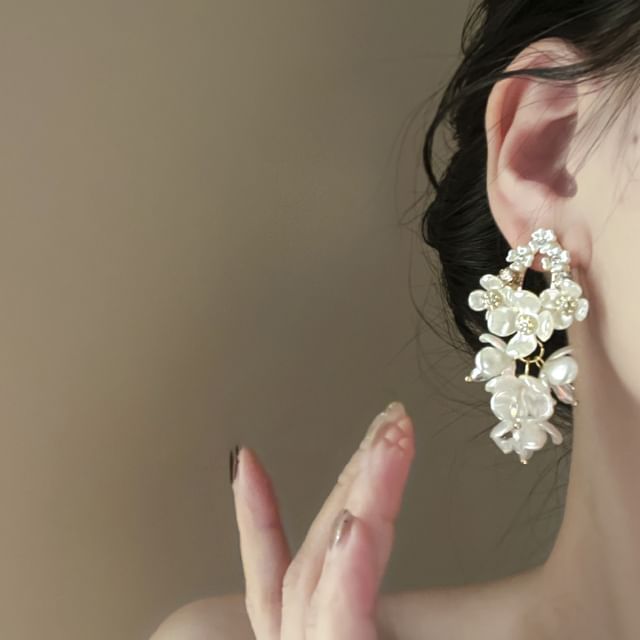 Drop Stud / Flower Pearl Ear Earring Faux