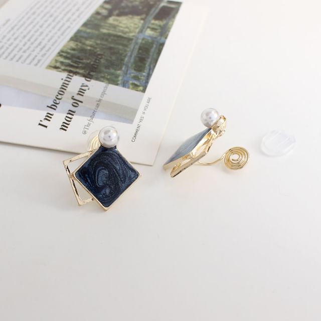 Stud / On Clip Pearl Geometric Earring Faux