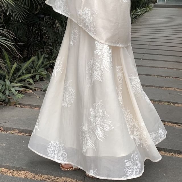 Maxi Top Blouse Set Plain Puff-Sleeve Embroidered Flower Rise Shorts / V-Neck A-Line Skirt Camisole High