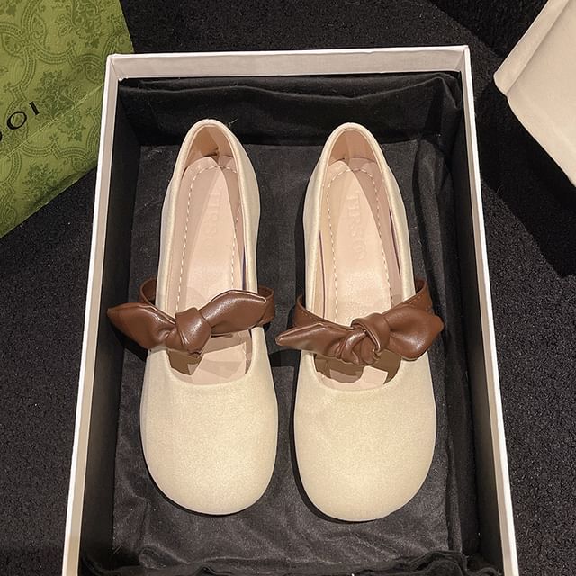 Mary Bow Two Shoes Accent Tone Jane