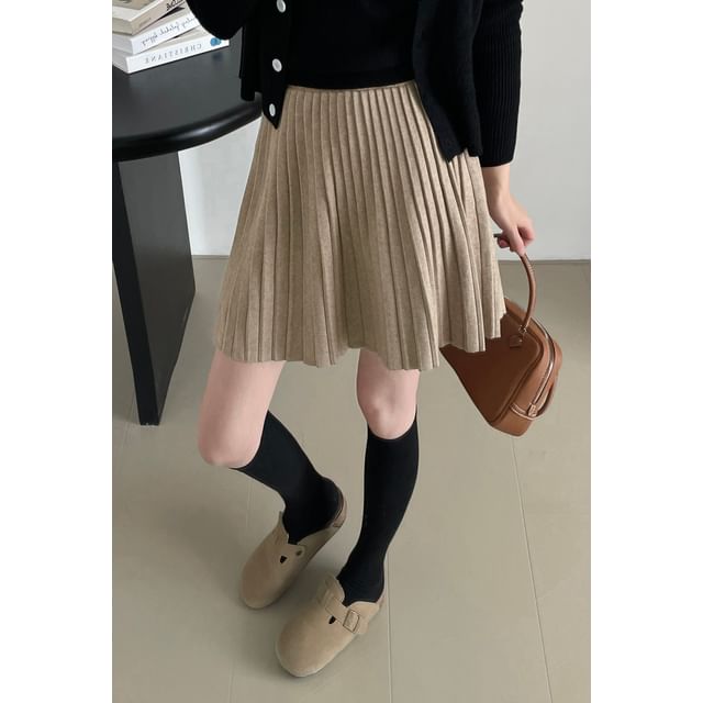 Plain Pleated Mini Skirt with High Rise