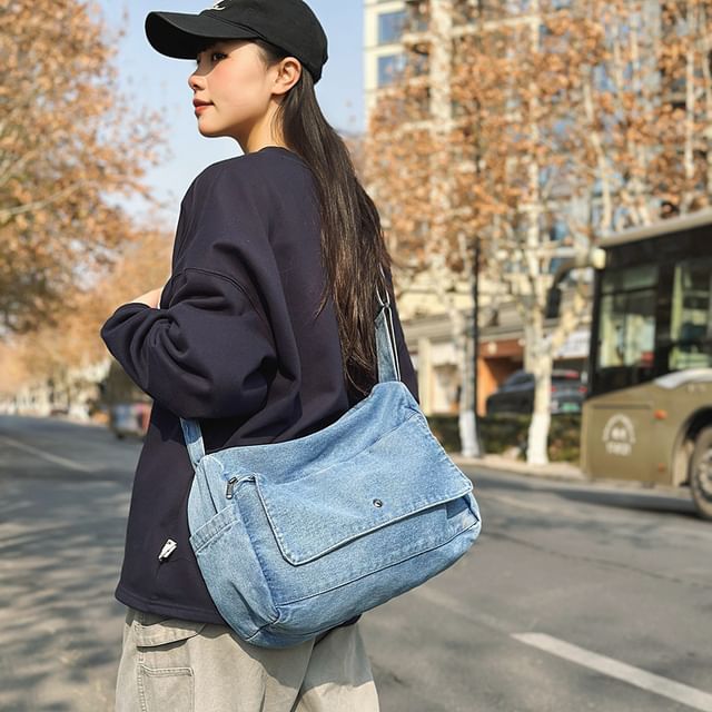Bag Washed Denim Crossbody