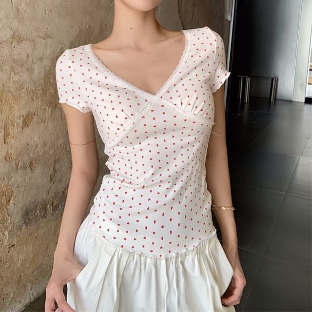 Fit Slim V-Neck Tee Short-Sleeve Trim Print Lace