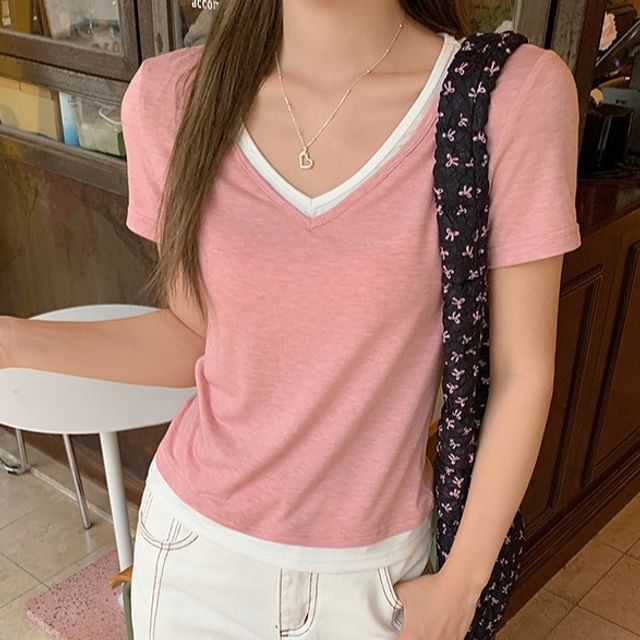Short-Sleeve Mock V-Neck Contrast Two-Piece Trim Tee